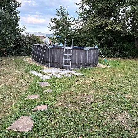 בית נופש Gemuetliches Blockhaus Mit Grossem Naturgarten *