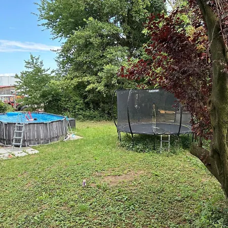 Gemuetliches Blockhaus Mit Grossem Naturgarten בית נופש *